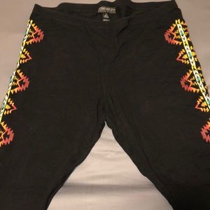 Black Forever 21 leggings.